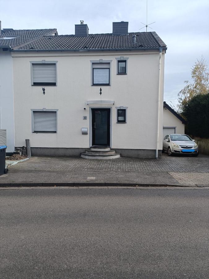 Haus Langert - Einfamilienhaus Mit Terrasse Und Garten Zur Alleinigen Nutzung Baesweiler エクステリア 写真